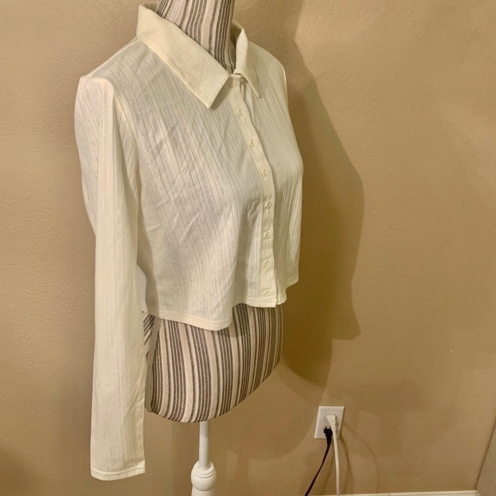 NWT Crop Top Large Abound Cream Geometric Long Sleeved ButtonUp Collar - Picture 4 of 13